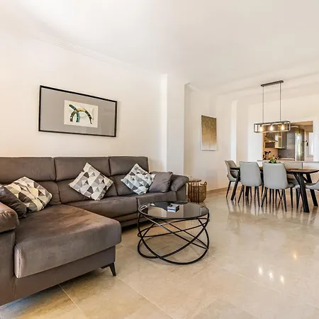 Cozy 2-bedroom In Hacienda De Cifuentes Appartement