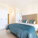 Lovely 2Br Ground Floor With Garden Views *